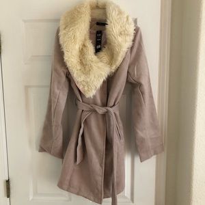 Size Small Pink Robe w/ Faux Fur Collar